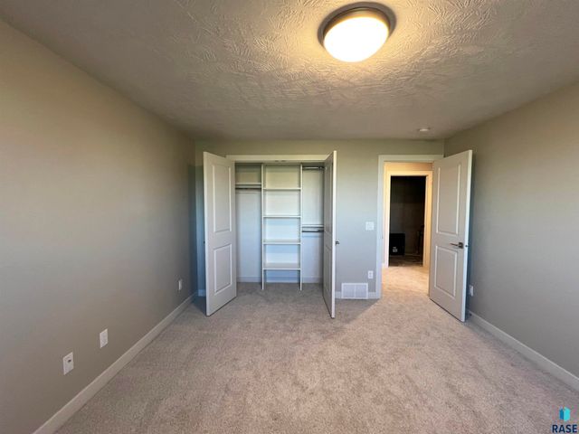 2601 S Galena Ave Avenue, Sioux Falls, SD 57110