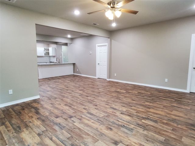 211 E Houston, Leonard, TX 75452