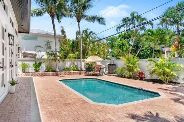324 SIESTA DRIVE, Sarasota, FL 34242
