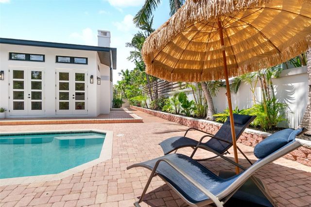 324 SIESTA DRIVE, Sarasota, FL 34242