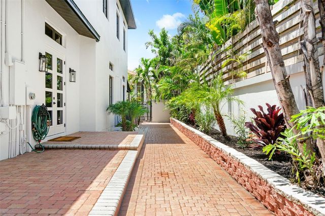 324 SIESTA DRIVE, Sarasota, FL 34242