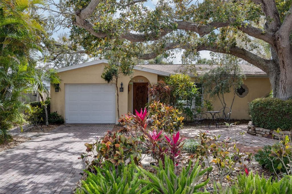 239 SOVRANO ROAD, Venice, FL 34285