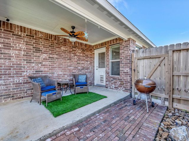 5011 Gulf Stream Lane, Bacliff, TX 77518