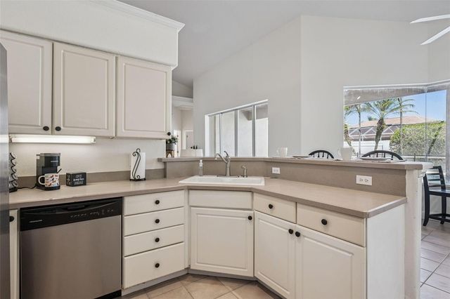 8072 CANYON LAKE CIRCLE, Orlando, FL 32835