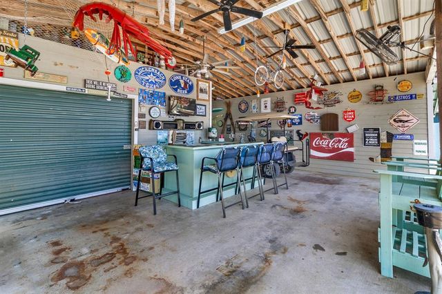 320 E Woodland Shores Drive, Point Blank, TX 77364
