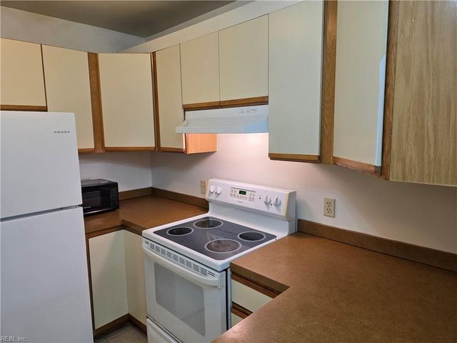 103 Lake Powell Rd Apt F, Williamsburg, VA 23185