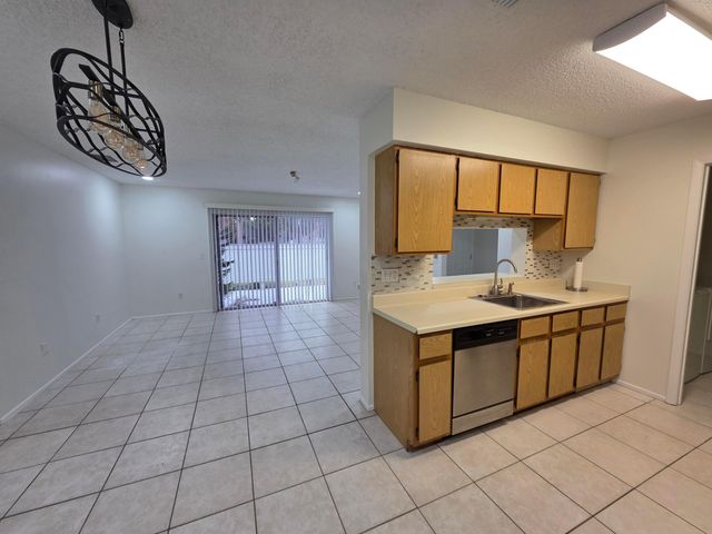 4041 NW Cinnamon Tree Circle, Jensen Beach, FL 34957