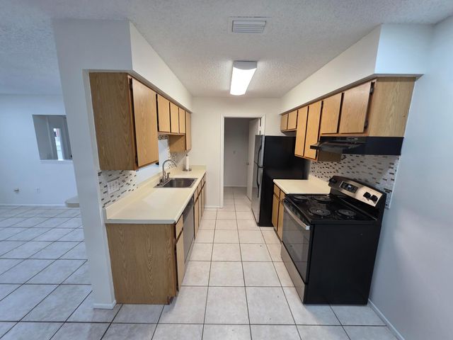 4041 NW Cinnamon Tree Circle, Jensen Beach, FL 34957