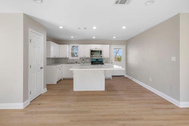 1614 13th Street, Huntsville, TX 77340