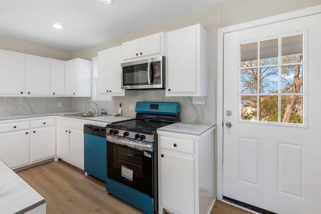 1614 13th Street, Huntsville, TX 77340