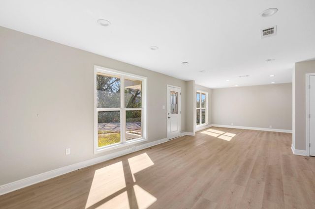 1614 13th Street, Huntsville, TX 77340