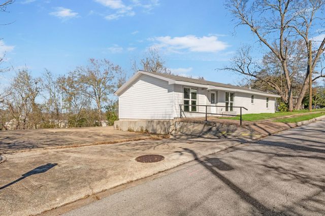 1614 13th Street, Huntsville, TX 77340