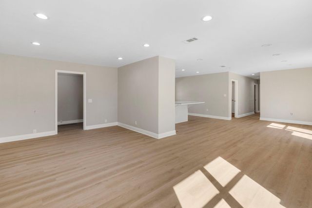 1614 13th Street, Huntsville, TX 77340