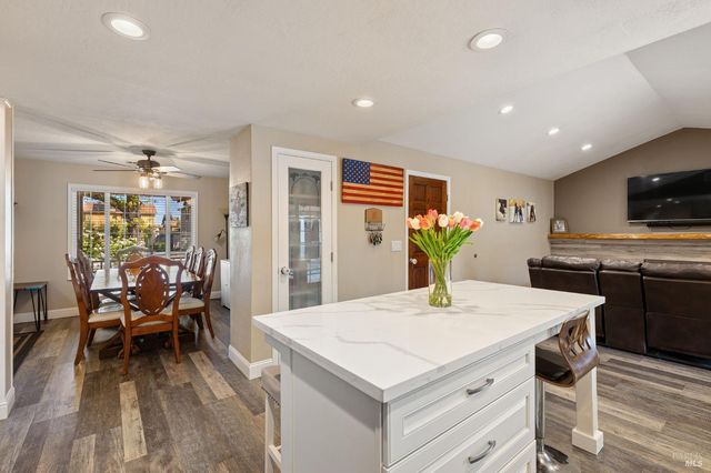 524 N Orchard Ave, Vacaville, CA 95688