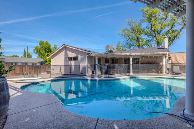 524 N Orchard Ave, Vacaville, CA 95688