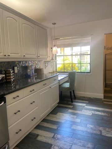 364 Prestwick Circle 4, Palm Beach Gardens, FL 33418