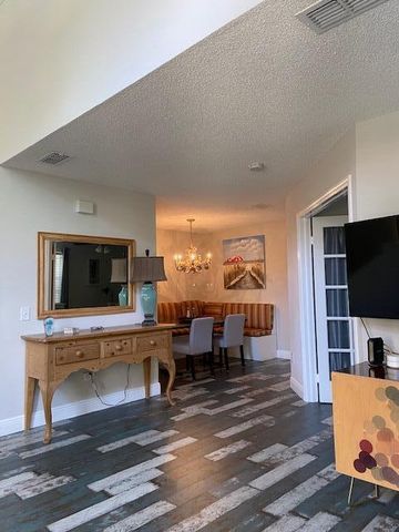 364 Prestwick Circle 4, Palm Beach Gardens, FL 33418