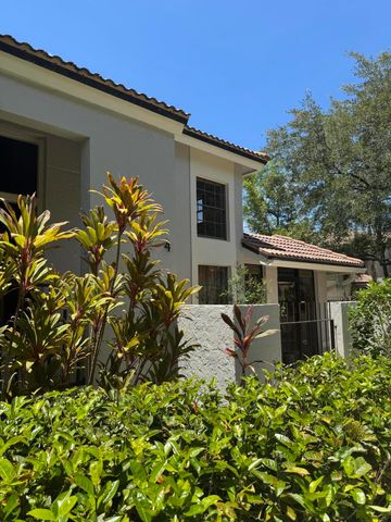 364 Prestwick Circle 4, Palm Beach Gardens, FL 33418