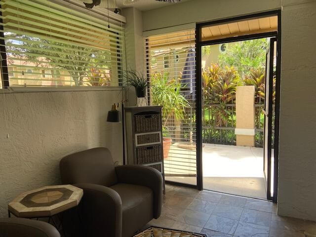 364 Prestwick Circle 4, Palm Beach Gardens, FL 33418