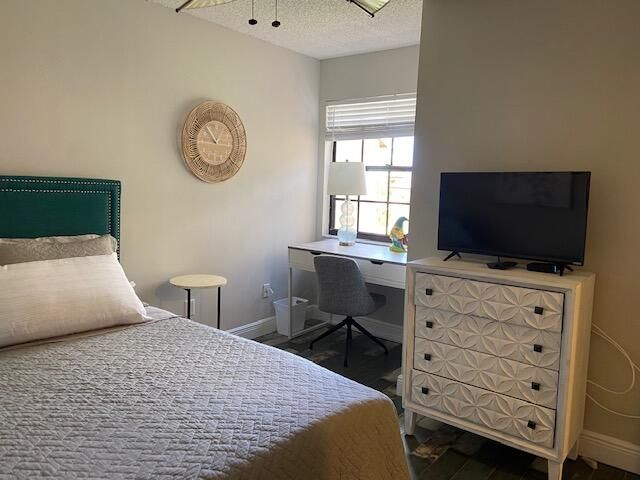 364 Prestwick Circle 4, Palm Beach Gardens, FL 33418