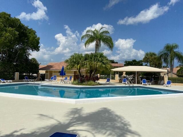 364 Prestwick Circle 4, Palm Beach Gardens, FL 33418