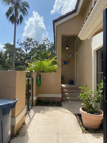 364 Prestwick Circle 4, Palm Beach Gardens, FL 33418