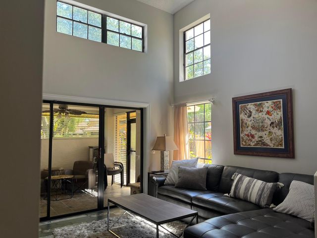 364 Prestwick Circle 4, Palm Beach Gardens, FL 33418