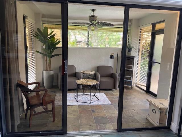 364 Prestwick Circle 4, Palm Beach Gardens, FL 33418