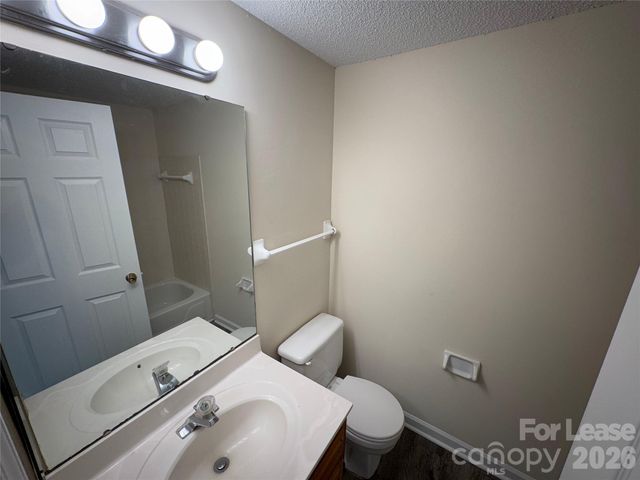 1604 Arlyn Circle, Charlotte, NC 28213