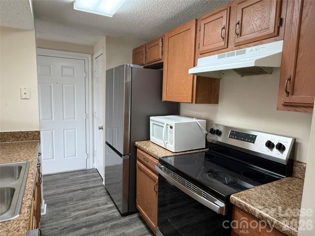 1604 Arlyn Circle, Charlotte, NC 28213