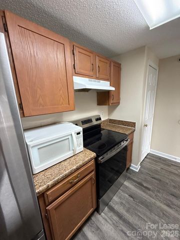 1604 Arlyn Circle, Charlotte, NC 28213
