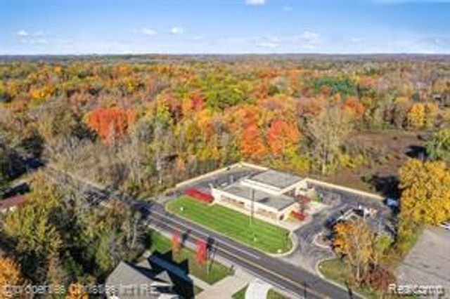 5920 Greer Road, West Bloomfield, MI 48324