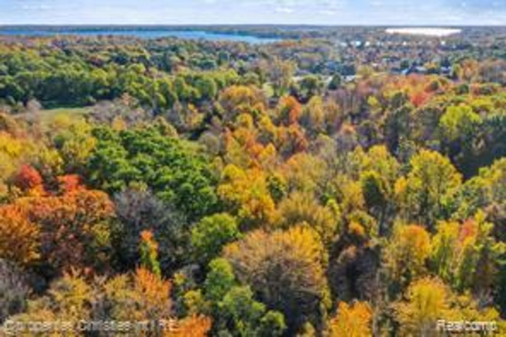 5920 Greer Road, West Bloomfield, MI 48324
