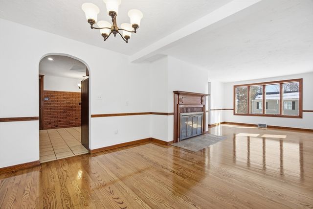 39 Bullard Ave, Worcester, MA 01605
