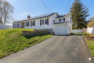 39 Bullard Ave, Worcester, MA 01605