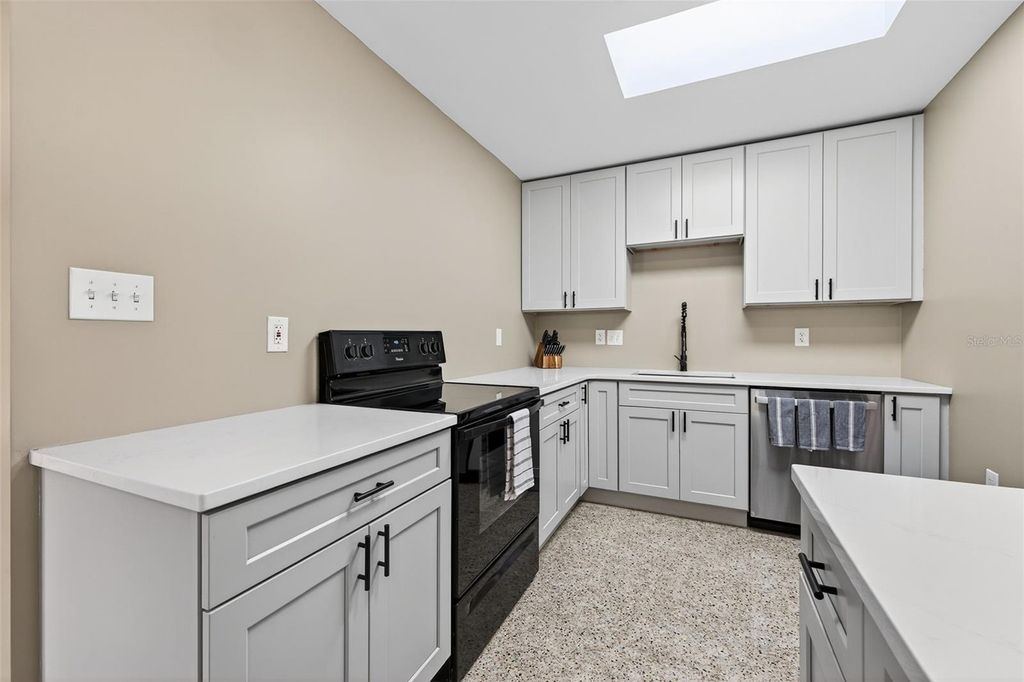 Image 11 of property listing at 5846 82ND AVENUE N, Pinellas Park, FL 33781