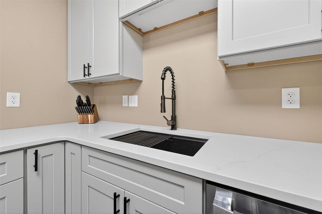 Image 15 of property listing at 5846 82ND AVENUE N, Pinellas Park, FL 33781