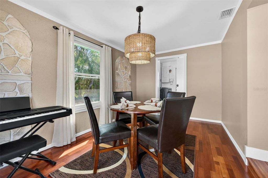 Image 16 of property listing at 5846 82ND AVENUE N, Pinellas Park, FL 33781