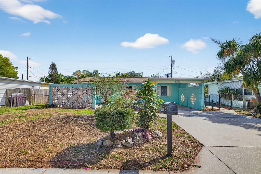 Image 4 of property listing at 5846 82ND AVENUE N, Pinellas Park, FL 33781