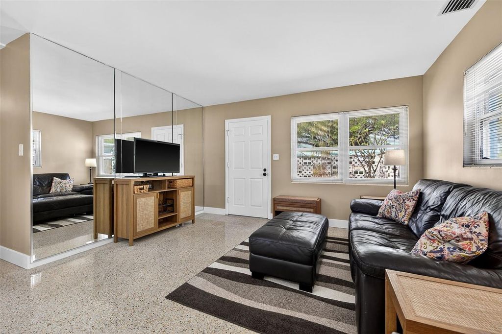 Image 7 of property listing at 5846 82ND AVENUE N, Pinellas Park, FL 33781