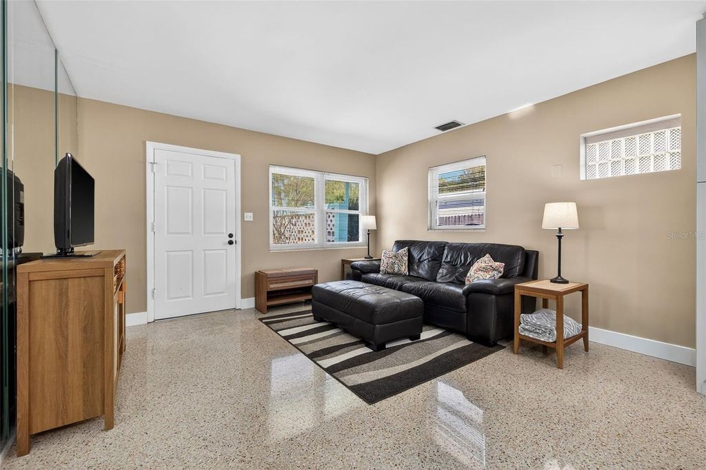 Image 8 of property listing at 5846 82ND AVENUE N, Pinellas Park, FL 33781