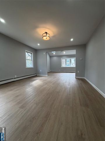 18 South Road, Wayne, NJ 07470