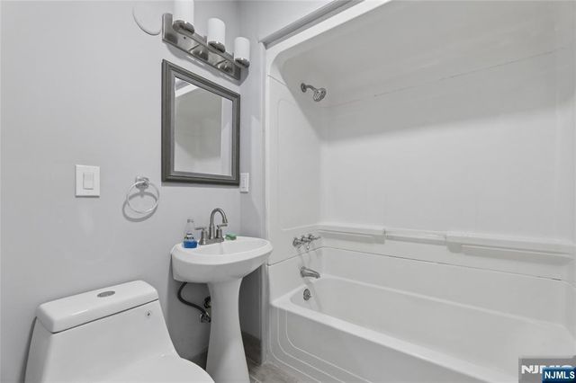 18 South Road, Wayne, NJ 07470