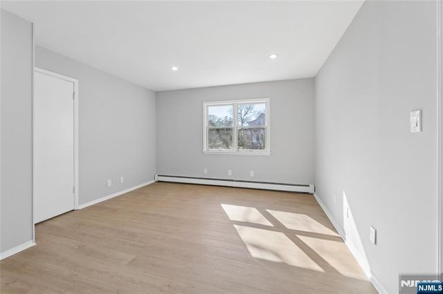 18 South Road, Wayne, NJ 07470