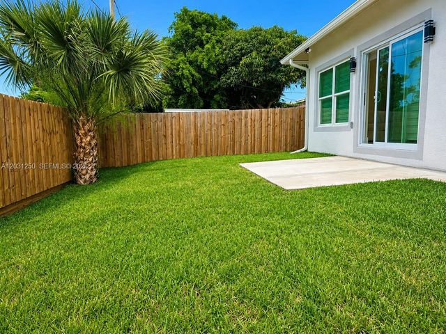 907 21st St, West Palm Beach, FL 33407