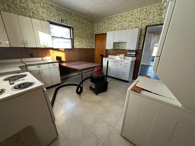 106 N Park Street, Hendricks, MN 56136