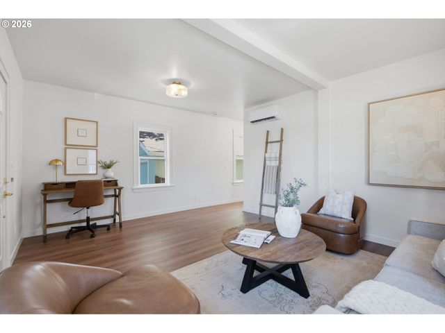 3807 Ne GRAND Ave, Portland, OR 97212