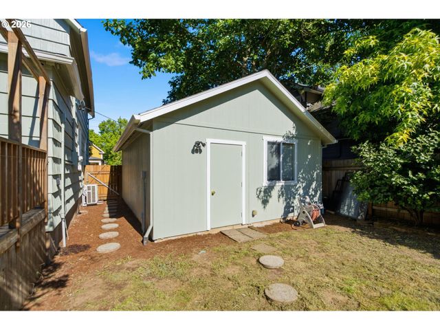 3807 Ne GRAND Ave, Portland, OR 97212