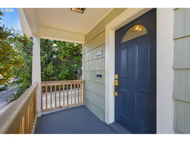 3807 Ne GRAND Ave, Portland, OR 97212