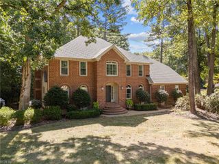 892 Bishopsgate LN, Virginia Beach, VA 23452
